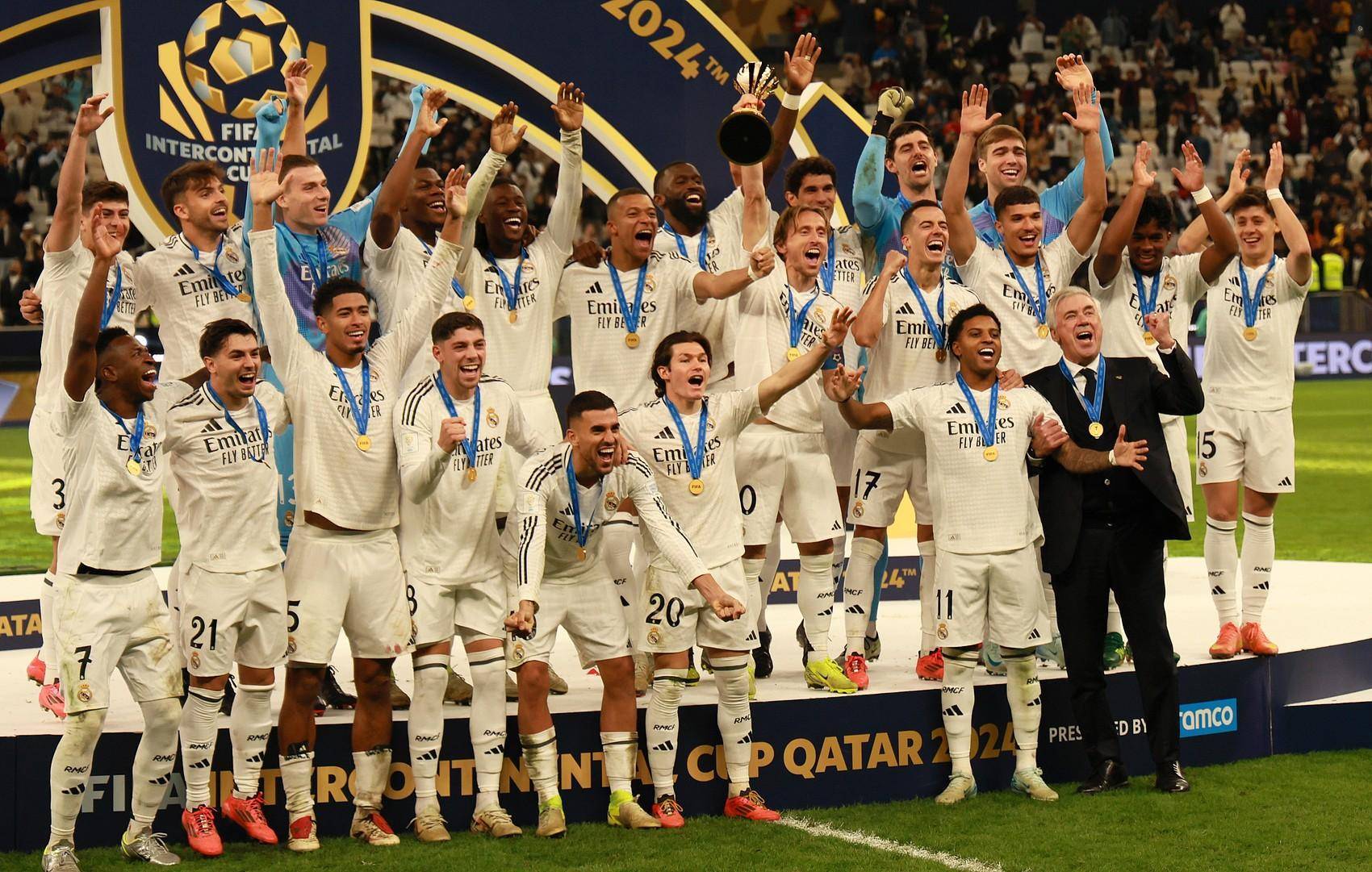 中超赛季刚落幕，成都蓉城连传三喜，明年争冠希望大增（中超刚收官，成都蓉城连获三大利好，明年冲冠底气更足）