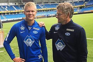 世界杯官方发布直通队伍集结海报：42个国家，同一个梦想（世界杯官宣直通队集结海报：42国同心逐梦）