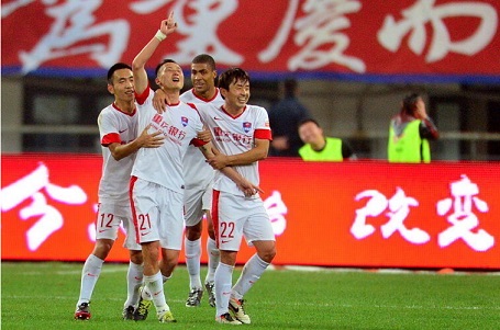 浦项铁人主帅：部分中后卫未能随队出征，其他球员可填补空缺（浦项铁人主帅：部分中卫缺席客场之旅，其余球员将顶上补缺）