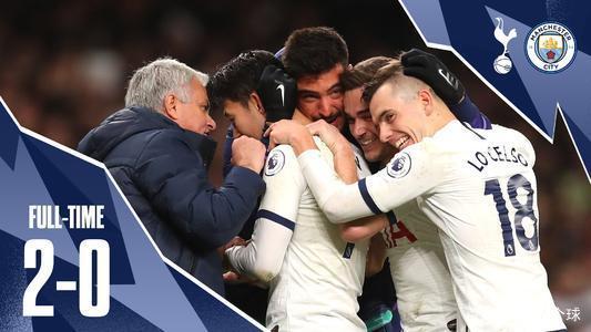 球迷：这球不进都对不起场地（球迷感叹：不进都对不起这草皮）