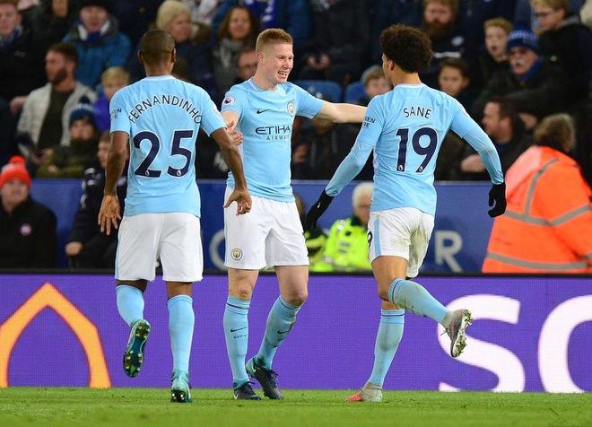 心系老东家，维尼修斯晒穿达尼洛弗拉门戈13号球衣打游戏（情牵旧主，维尼修斯晒身穿达尼洛弗拉门戈13号球衣打游戏）