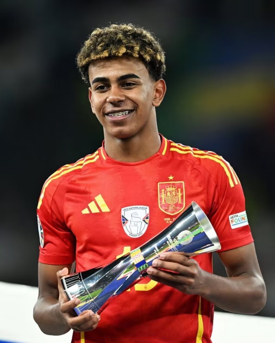 博主：今天中午河南队已抵达足协杯决赛地苏州，并进驻赛区（博主称河南队今日中午抵达苏州足协杯决赛地并已进驻赛区）