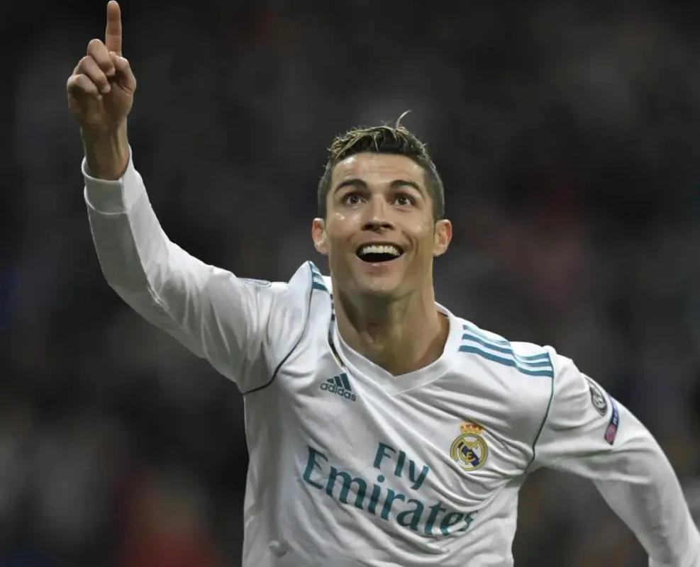 上任后首次露面，国足新帅邵佳一现场观战中国U22vs越南U22（履新后首次亮相，国足新帅邵佳一现场观战中国U22对阵越南U22）