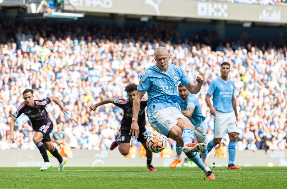 博涅克：莱万应去美国或中东捞金，若去米兰易被意甲后卫肘击（博涅克劝告：莱万不如赴美国或中东淘金，若投米兰恐遭意甲后卫肘击）