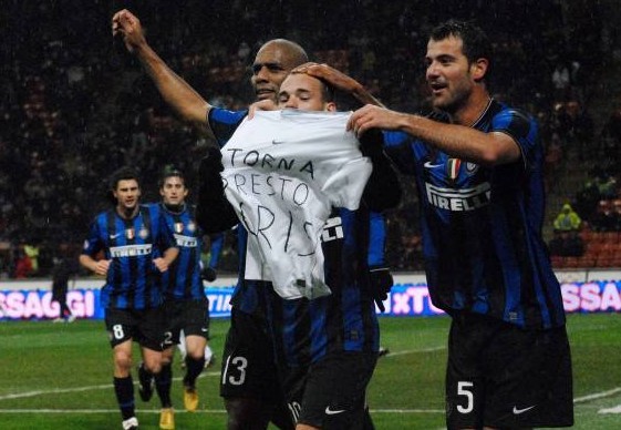 高手在民间！姐妹花脚踩箩筐练习武术，平衡力惊人！（民间卧虎藏龙！姐妹花踩箩筐练武，平衡感逆天）