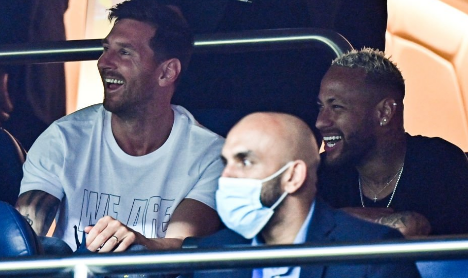 德佬：那不勒斯比去年更强；我喜欢意大利诺这样的教练（德佬：那不勒斯实力较上赛季更胜一筹；我欣赏意大利诺这样的主帅）